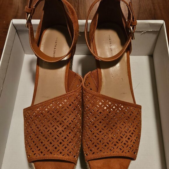 14th & Union Theryn Wedge Peep Toe Sandals - Picture 6 of 6